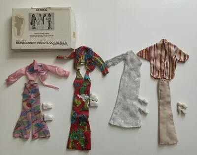Vintage Barbie Mego Cher Montgomery Wards Exclusivo Conjunto Caixa Original 4 Roupas - Imagem 1 de 4
