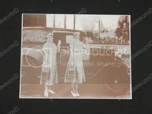 Camión Coca Cola 2 damas con práctico paquete de 6 tarjetas sepia vintage foto de stock años 30 - Imagen 1 de 1