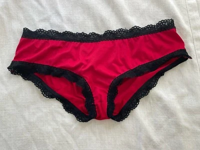 Sexy Braguita Fredericks Of Hollywood Vintage Sedosa Satén Rojo Maricón Volantes L Foto 1 de 4