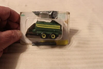 1/64 Scale Ertl John Deere Farm Implement Vacuum Barrel Trailer, Green #5555 - Image 1 of 3