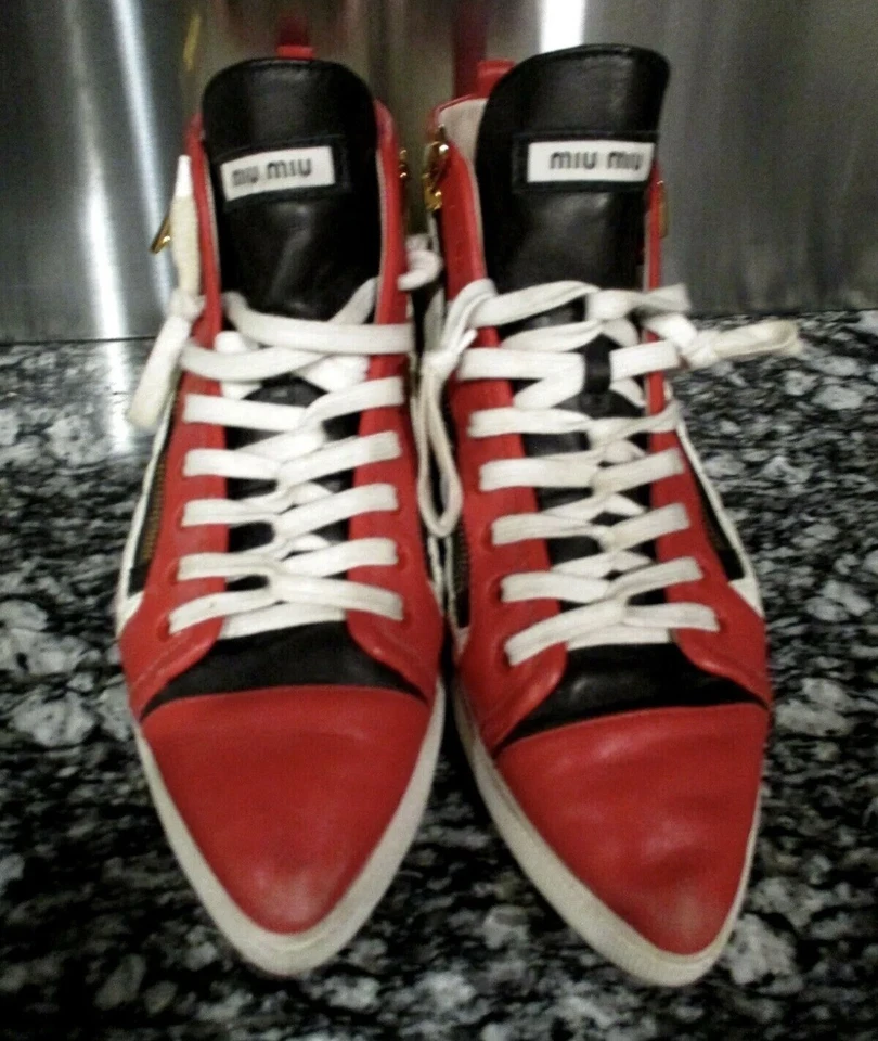 RARO Auténtico Miu Miu POR PRADA CUERO ZAPATILLAS ALTAS ACOLCHADAS PUNTA 39 Foto 1 de 4