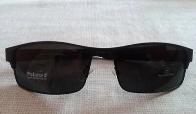 Lunettes de soleil noires polarisées neuves Mercedes + étui & boite - Photo 1/4