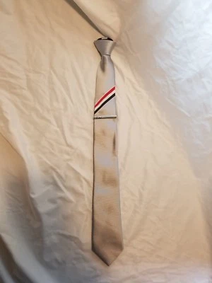 Corbata para hombre PRODIGY RAYA plateada con cremallera ajustable con clip de corbata incluido Foto 1 de 4