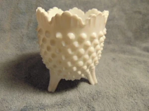 FENTON PIANO COTTURA VETRO LATTE PIATTO TRE PIEDI ALTEZZA 4,5" - Foto 1 di 1