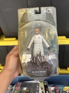 Coleccionables DC - Batman Arkham City - Dr Hugo Strange - ¡Exclusivo de la Convención! - Imagen 1 de 6