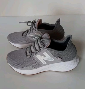 New Balance Damen grau & weiß Fresh Foam ROAV Größe 7 K - Bild 1 von 10