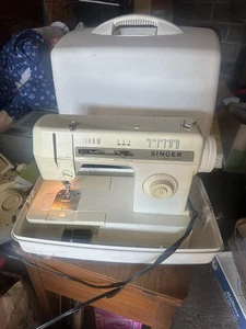 SINGER Merritt 2502 C Electronic Control SEWING MACHINE With Pedal And Case - Picture 1 of 7