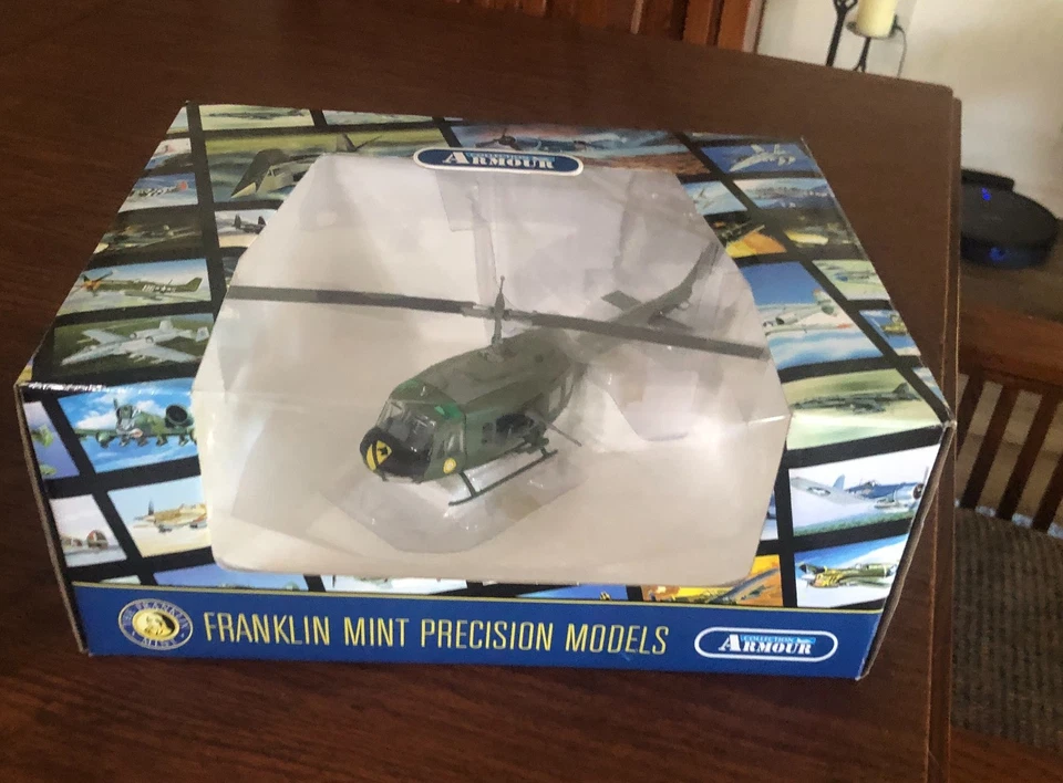 Helicóptero Franklin Mint Bell UH-1D Huey B11B324 escala 1,48 Foto 1 de 1