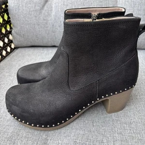Dansko Women’s 38 Sarah 8-8.5 Black Milled Burnished Leather Studs Heel Booties - Picture 1 of 17