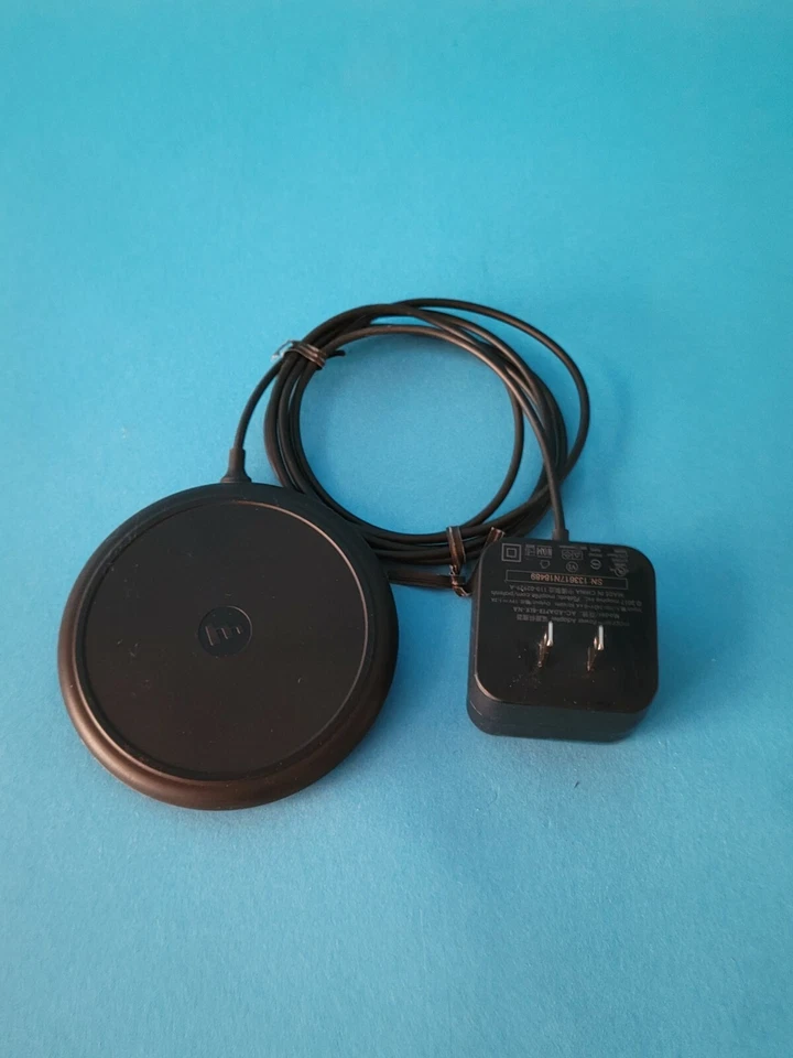 La almohadilla de carga inalámbrica Mophie se carga a través de estuches ligeros  Foto 1 de 2