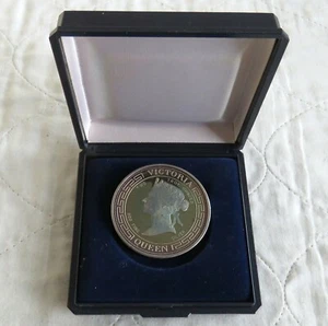 QUEEN VICTORIA 1987 GOLDEN JUBILEE CENTENARY 2oz .999 FINE SILVER PROOF MEDAL - Picture 1 of 3