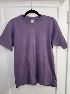 Camisa roxa média vintage ponto único Fruit Of The Loom.  - Imagem 1 de 4
