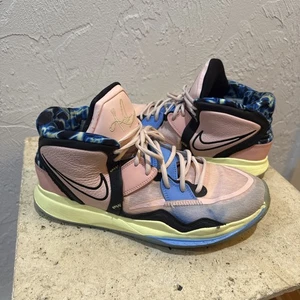 Nike Kyrie 8 Infinity Valentinstag Herren Größe 12 DH5385-900 Rosa Blau Schuhe - Bild 1 von 9