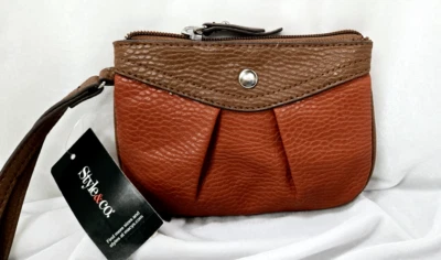 Style&Co Nuevo con Etiquetas Hannah Imitación Cuero Cremallera Muñequera Monedero Rojo Caqui Guijarro Cremallera Foto 1 de 2