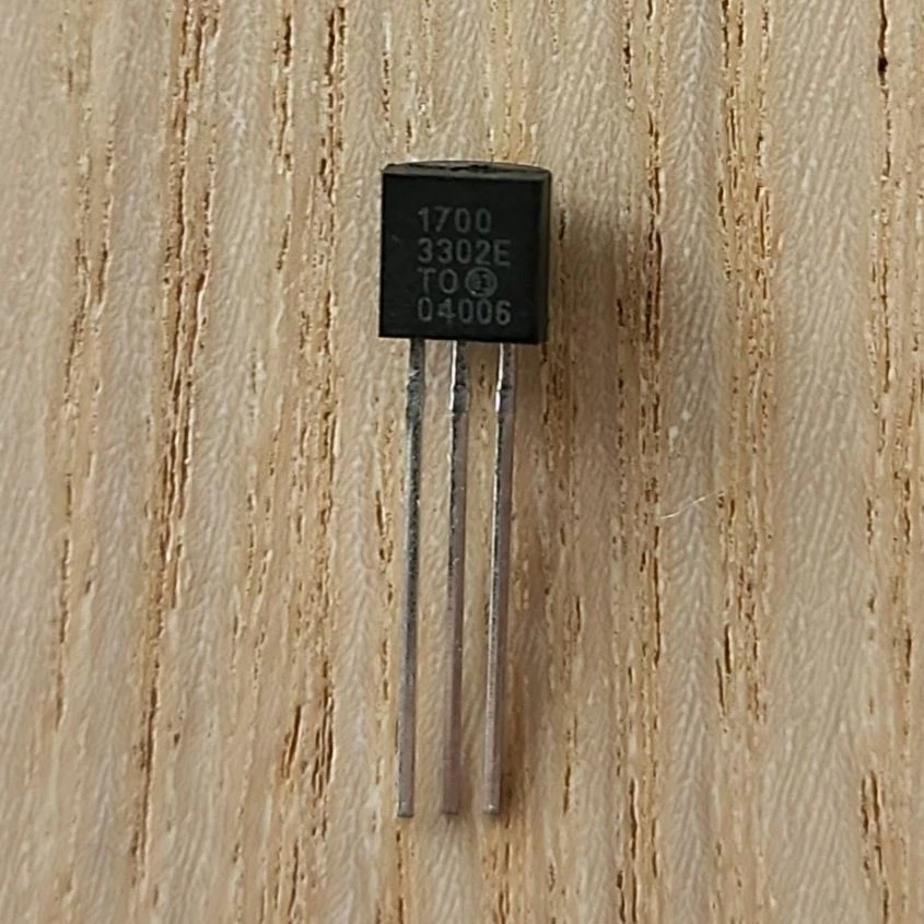 MCP1700-3302E Low Quiescent Current LDO AU STOCK FAST POSTAGE - Image 1 of 1