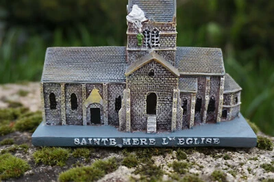 RE0245 EGLISE  SAINTE MERE EGLISE 2EME GUERRE SOLDAT PARACHUTE CLOCHER 6 JUIN 44 - Photo 1/4