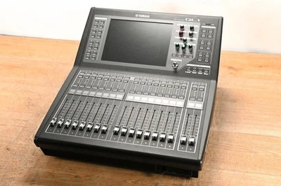Yamaha QL1 16-Input / 8-Output Digital Mixing Console CG01Q60 - - Image 1 of 4