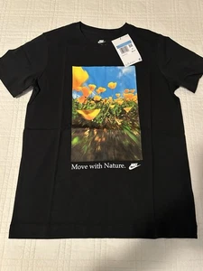 Nike Kids “Move With Nature” Size M Shirt New - Bild 1 von 4