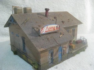 Woodland Scenic HO Scale kommerzielles Backsteingebäude montiert - verwittert - detailliert - Bild 1 von 9