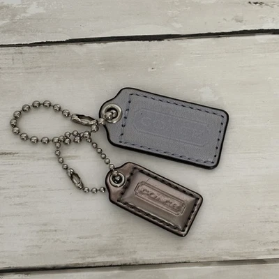 Llavero Coach Bag Charm etiqueta colgante logotipo en relieve Foto 1 de 4