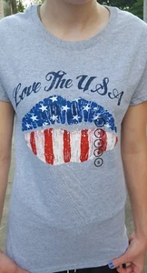 July 4th Patriotic Lips & Flag Love the USA-Ladies t-shirt Gray S,M,L,XL,2X,3X - Picture 1 of 1
