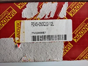 Cabezal de cuchillo plano de Sandvik R245-050-Q22-12L con 10 placas R245-12 T3 M-PM 4240 - Imagen 1 de 3