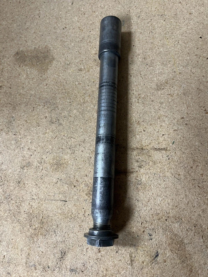 EJE DELANTERO YAMAHA YZ250 2002 YZ125 YZ250F 1998-2004 EJE DELANTERO 5BE-25181-00-00 Foto 1 de 4