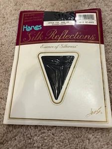 Hanes Silk Reflections Pantyhose Size CD Classic Navy Nylon/Spandex Style 719 - Picture 1 of 4