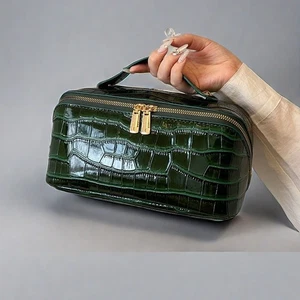 Women'S Luxury Makeup Bag with Golden Zipper - Elegant White Cosmetic Organizer, - Bild 1 von 16