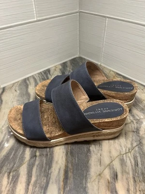 Sandalia alpargata Adrienne Vittadini Sport Cara Wedge azul marino corcho 6 Foto 1 de 4