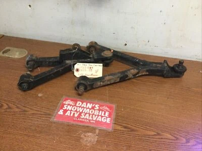 A Arm Front Left Arms  # 0503-185, 0503-189 Arctic Cat 2001 Red 300 ATV 4x4 Foto 1 de 4