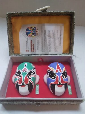 (2) Máscaras de arte de cerámica de maquillaje facial de ópera china vintage exhibición en caja China Foto 1 de 4