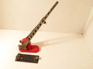 LIONEL TRAINS  POST-WAR #152 OPERATING CROSSING GATE W/PLATE-0/027- VG- BXD -W15 - Picture 1 of 4