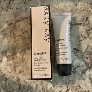 Mary Kay Timewise Matte Wear Liquid Foundation Ivory 6 Combination To Oily NOS - Picture 1 of 4