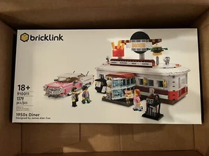LEGO 910011 BrickLink Designer Program 3 1950's Retro Diner Cafe Pink Cadillac - Picture 1 of 2