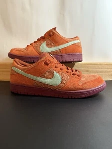 Size 9 - Nike Dunk SB Low Mystic Red - Picture 1 of 9