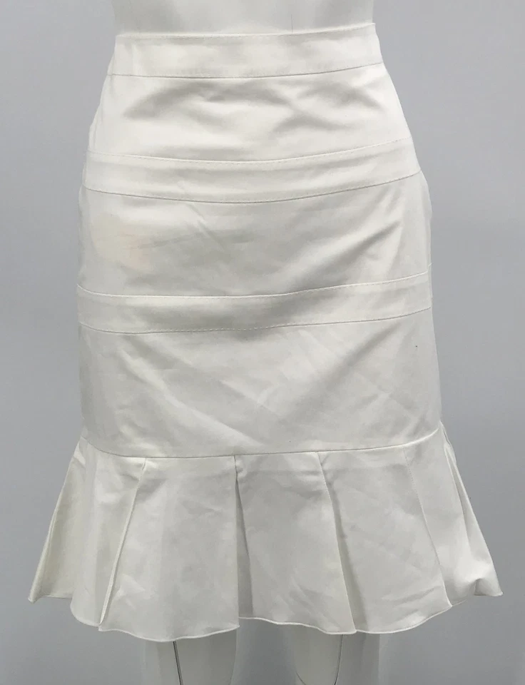 Falda Salvatore Ferragamo blanca en capas con parte inferior plisada talla 8 Foto 1 de 4