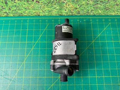 2012-2018 MERCEDES-BENZ CLS550 W218 ELECTRIC WATER PUMP OEM. - Image 1 of 4