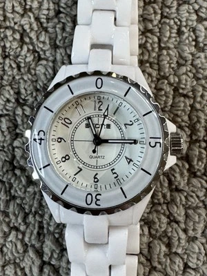 Reloj Skone Mujer 7241 Correa Plástico Blanco y Estuche Bisel Blanco Batería Nueva Foto 1 de 4