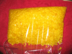 Bienenwachs-Granulat, 500 g + 50 Teelichtdochte - Bild 1 von 1
