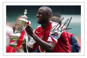 PATRICK VIEIRA Autógrafo Firmado FOTO Fan Regalo Firma Estampado ARSENAL Fútbol - Imagen 1 de 1