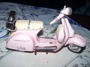 Vespa Motorroller Oldtimer Blechmodell - Bild 1 von 6