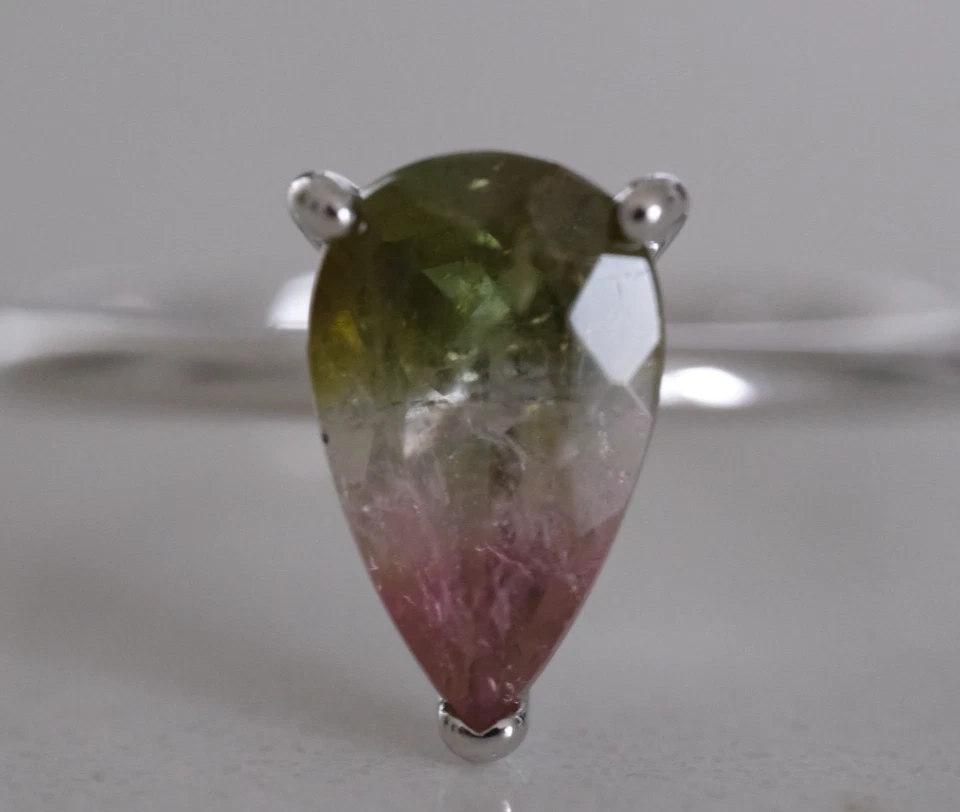 Anillo de turmalina brasileña multicolor natural/extraída en la Tierra de 1,31 quilates Foto 1 de 2
