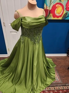NWT Satin Formal Dress with Applique  Sparkle  Formal Prom Ball Gown Size  18  - Picture 1 of 10