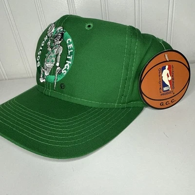 NUEVO CON ETIQUETAS De colección Boston Celtics Youngan The G Gorra Logo Liso Snapback Gorra NBA Foto 1 de 3