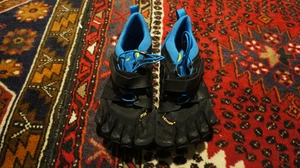 Vibram FiveFingers V-Train 2.0 20M7703 Mens Black/Blue US 9.5-10 EU 43 - Picture 1 of 8