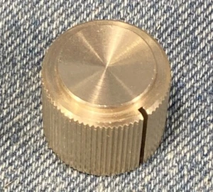 NOS Dynaco kleiner Knopf - VORNE - CHAMPAGNER (Gold) PAS PAT-4 PAT-5 - Bild 1 von 2