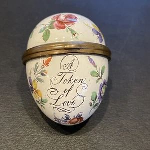Caja de baratijas vintage de huevos de Pascua ""Una muestra de amor"" Halcyon Days - Imagen 1 de 6