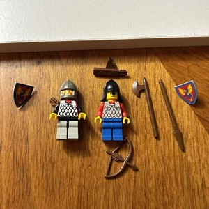 2 Lego Scale Black Knights Minifigure Castle Vintage W Weapons Shields - Picture 1 of 8