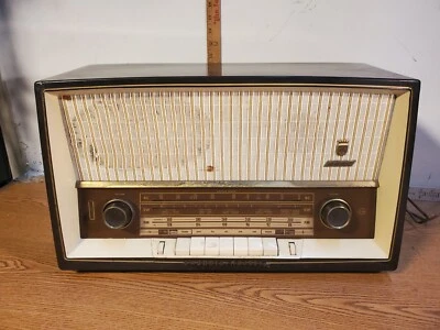 Proyecto de radio multibanda tubo Grundig Majestic 2220U alemán vintage, ver video Foto 1 de 4